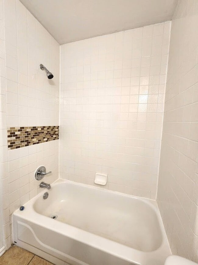 Building Photo - 3 Bed 2Bath 2 Car in the Westlake Addition NW OKC