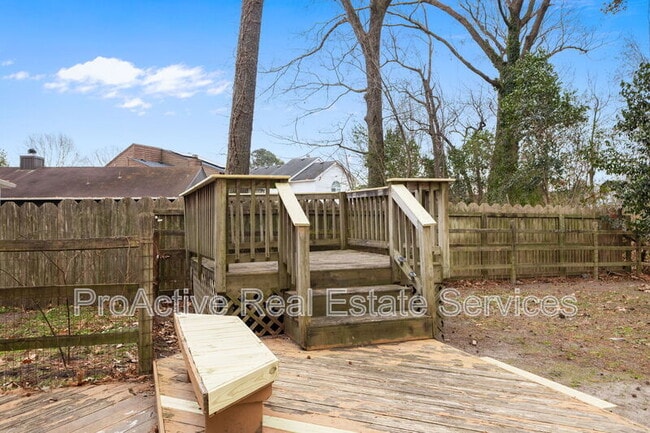 Building Photo - 5761 Luck Ln