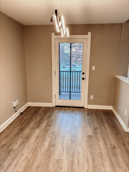 Dining area - 1006 N New Jersey St