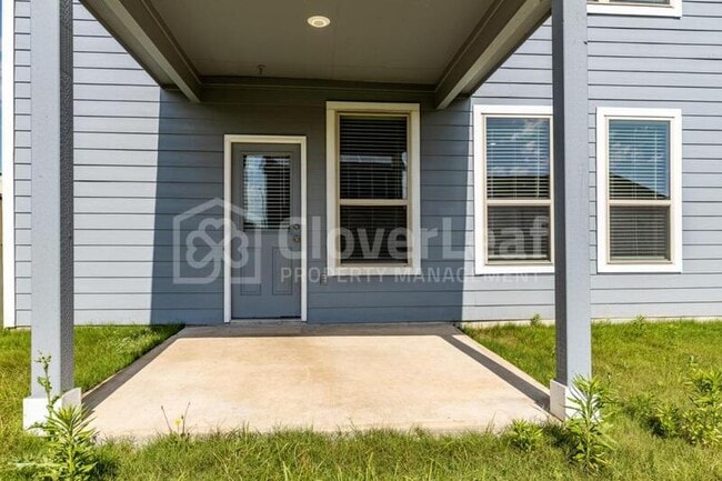 Building Photo - 2433 Ayers Dr