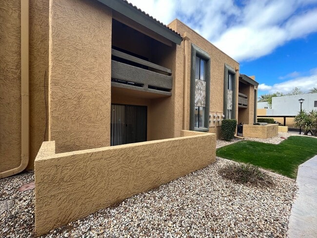 Building Photo - 2 Bedroom Condo in the Scottsdale Terrace Condominiums Community Near N Pima Rd and E Indian Scho...