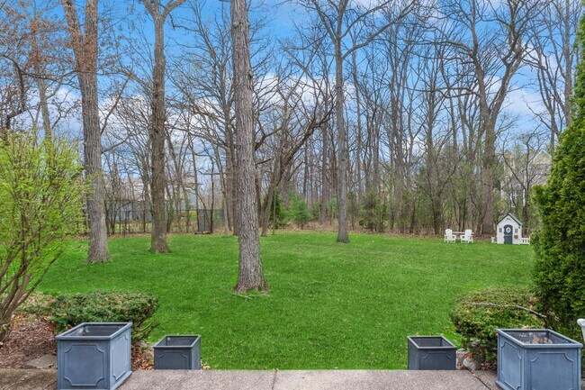 Building Photo - 600 Broadsmoore Dr