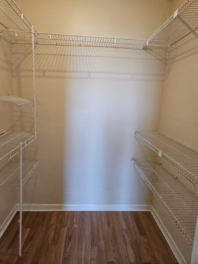 Building Photo - 8433 Hearth Dr