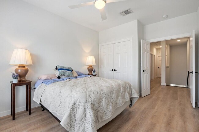 Building Photo - 3413 Blumie St