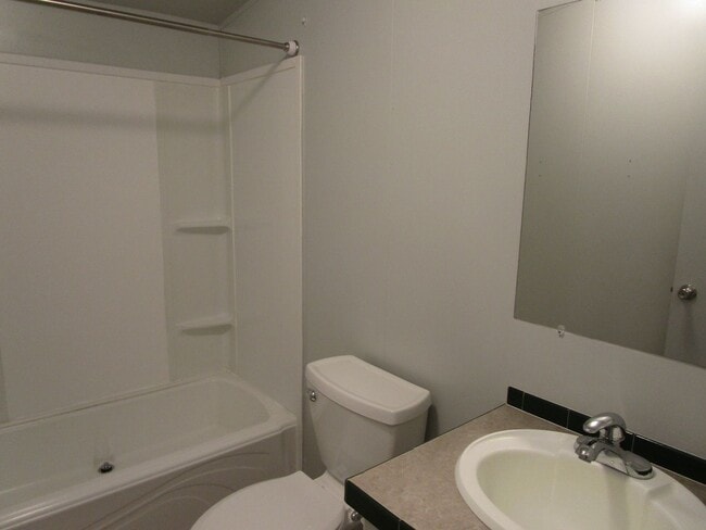 Building Photo - *PRICE IMPROVEMENT* 3 Bedroom, 2 Bathroom Updated Home South of Prineville - Available Now!