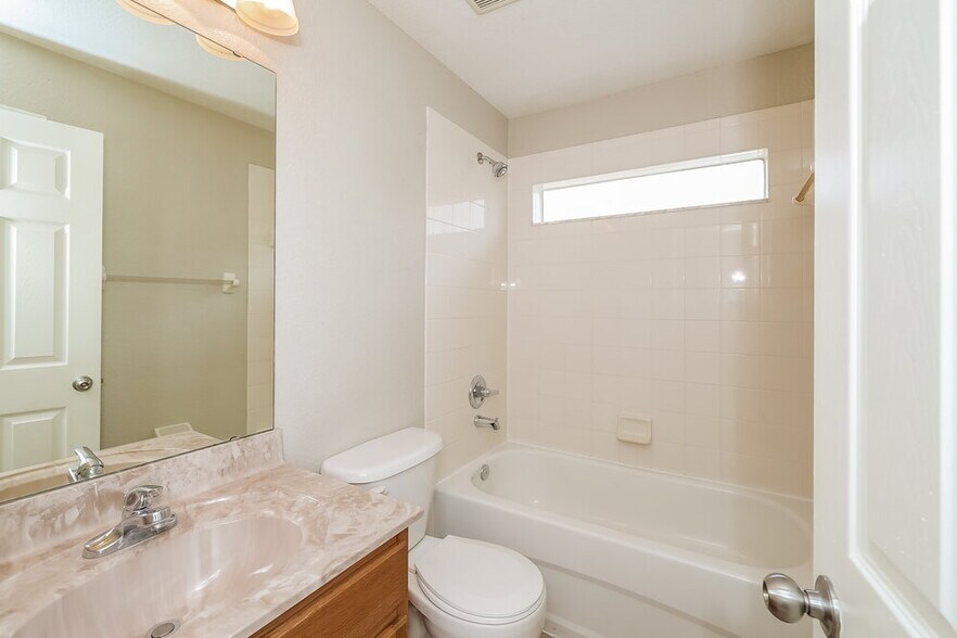 Building Photo - 202 Tower View Dr W