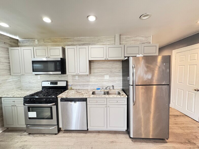 Building Photo - 5807 Hobart St