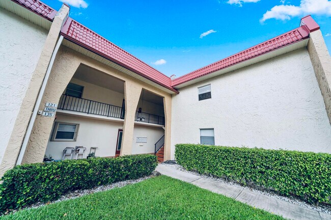 Building Photo - 129 Lake Carol Dr