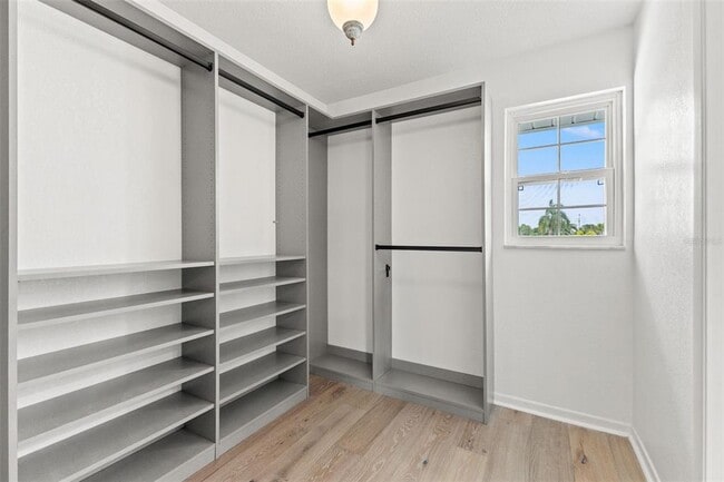 Building Photo - 4000 14th Way NE