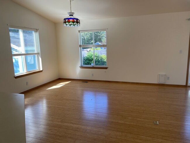 Building Photo - Lovely Single Level Home in Oak Harbor and...