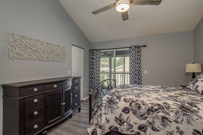 Building Photo - Andover Circle