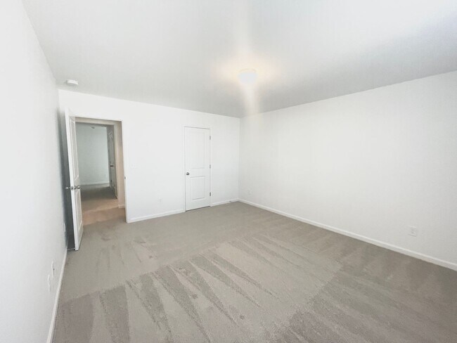 Building Photo - 3 br Paired Home minutes from I-77 and I-40 READY MARCH 24TH