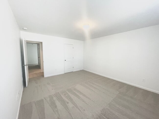 Building Photo - 3 br Paired Home minutes from I-77 and I-40 READY MARCH 31st