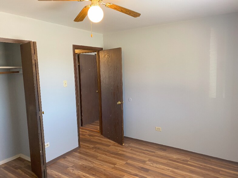 Building Photo - 236 S Yates Ave