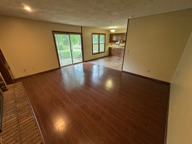 Building Photo - Great Springfield Home in Kickapoo School ...
