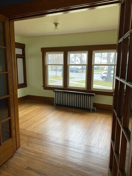 sunroom - 839 McKinley Pky