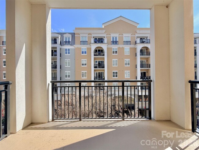 Building Photo - 4620 Piedmont Row Dr