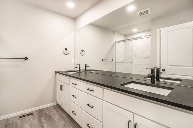 Building Photo - Stunning Home Built in 2022