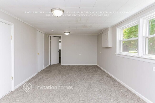 Building Photo - 10520 Kedvale Ave
