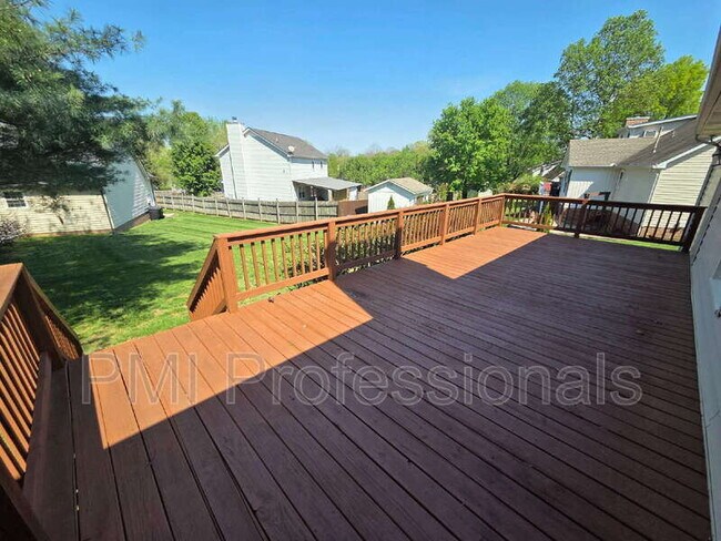 Building Photo - 2426 Bennington Dr