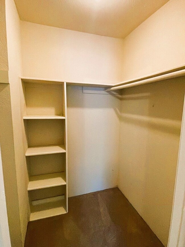 Building Photo - 7200 Clarewood Dr #1805**Ask about our NO ...