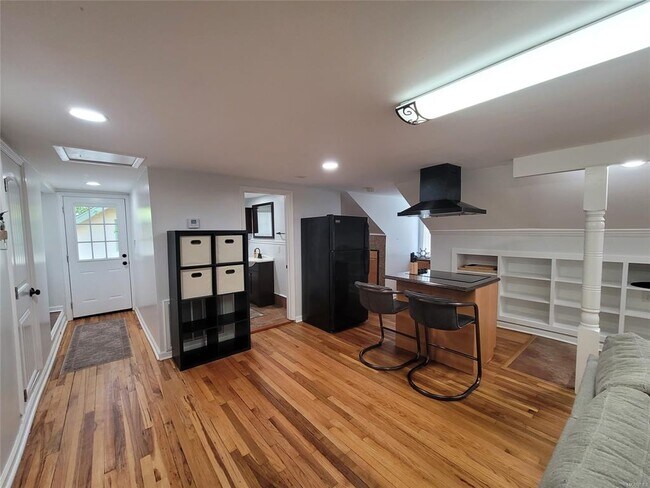 Building Photo - 2137 Madison Ave