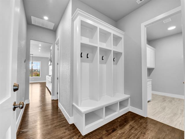 Building Photo - 170 Fan Ml Trl
