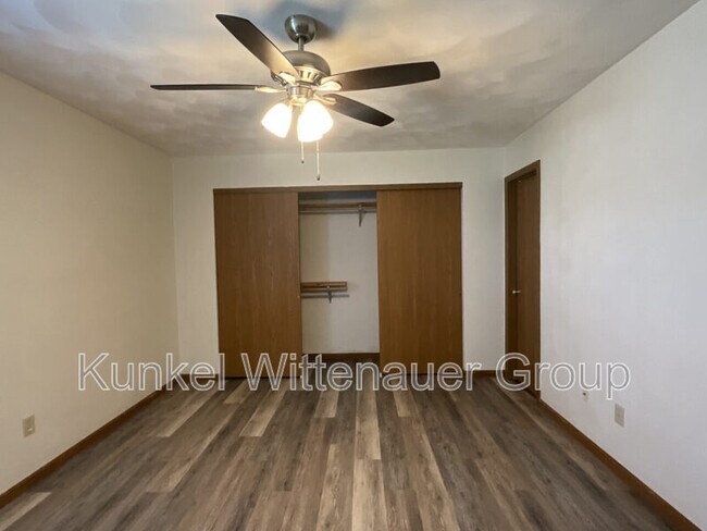 Building Photo - 611 Carol Ann Dr