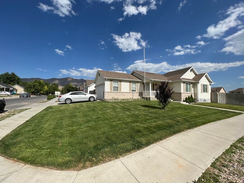 Building Photo - 3576 N Canary Way