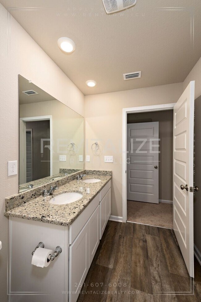 Building Photo - Stunning 2-Story 4 BD 2.5 BA House in Spanish Fort!