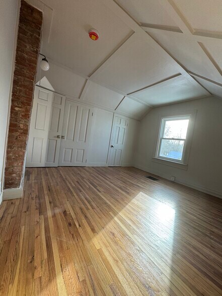 Building Photo - 923 7th St S