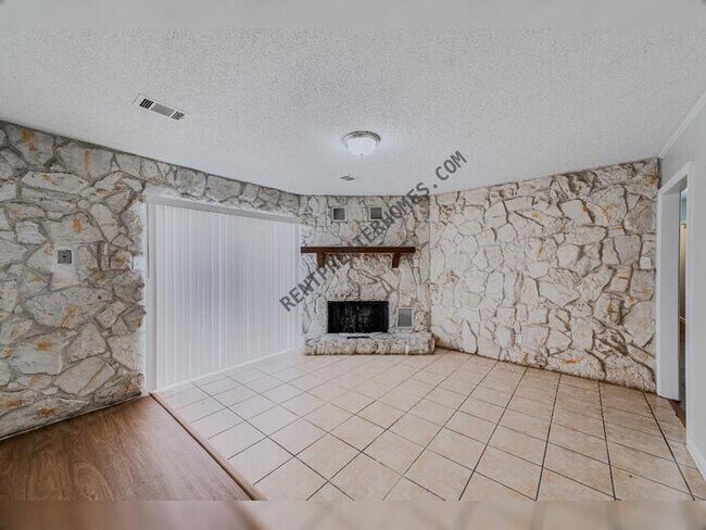 Building Photo - 200 Timberline Dr