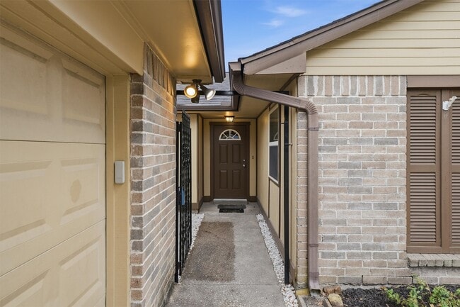 Building Photo - 7226 Thicket Trail Dr