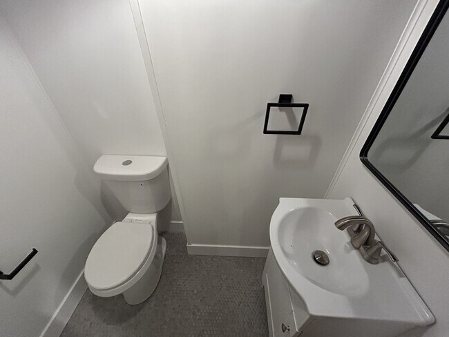 Building Photo - 149 Brookdale Park