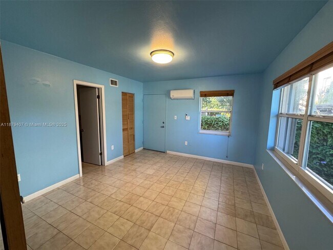 Building Photo - 632 SW 33rd Ave