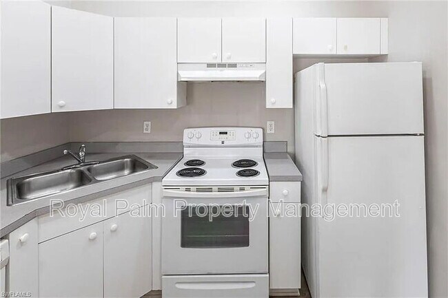 Building Photo - 2130 NE 8th Pl
