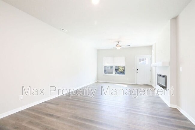 Building Photo - 2706 NW 30th Ln