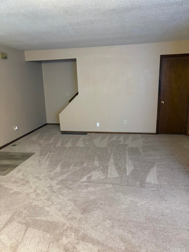 Building Photo - 2232 Nuttman Ave