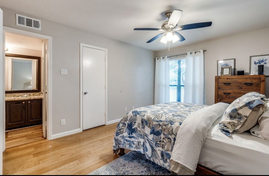 Building Photo - 7525 Holly Hill Dr