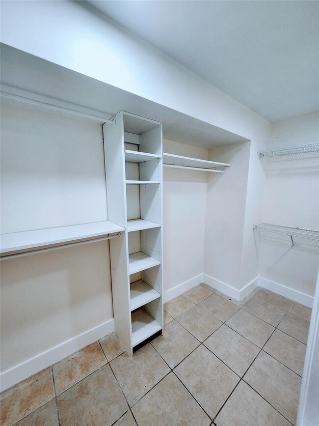 Building Photo - 793 NE 206th St