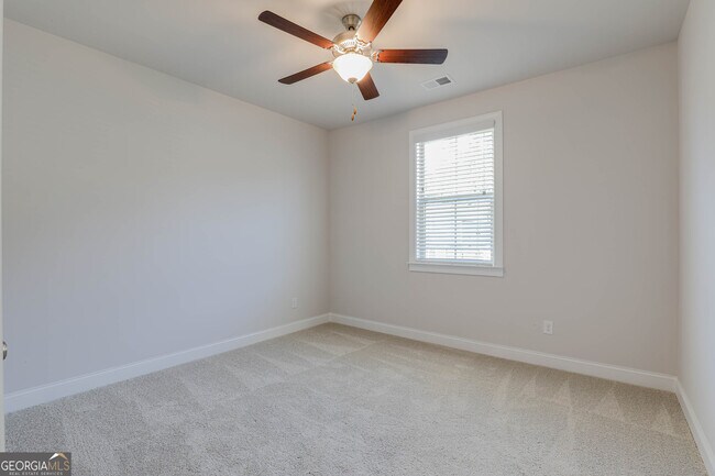 Building Photo - 320 Caledonia Ct