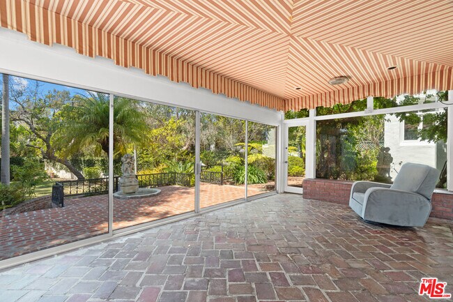 Building Photo - 808 Woodacres Rd