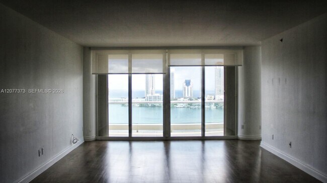 Building Photo - 7000 Island Blvd