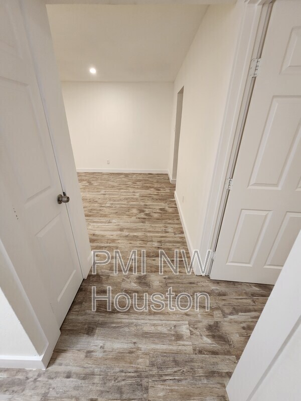 Building Photo - 2677 Gessner Rd