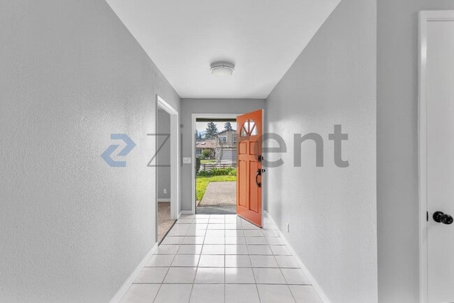 Building Photo - 25 Leslie Ct