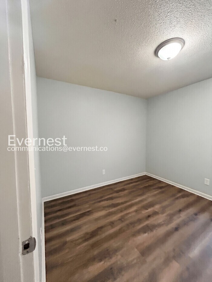 Building Photo - 275 Efird St