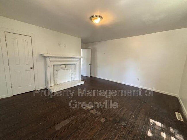Building Photo - 135 D St.