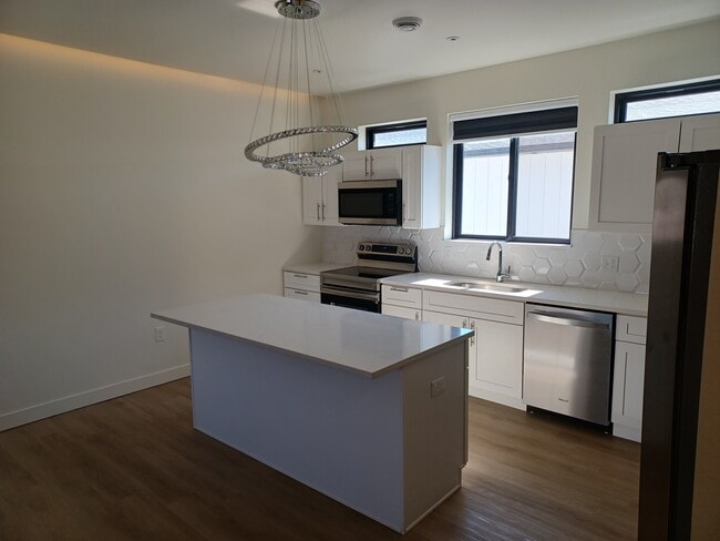 Building Photo - 3215 Fairfax St