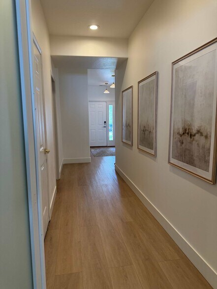 Building Photo - 370 N 800 W