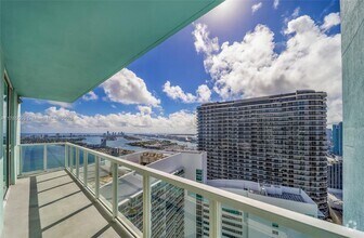 Building Photo - 1900 N Bayshore Dr